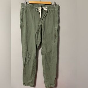 Vuori Ripstop Pants in *olive green. Size Men’s Medium